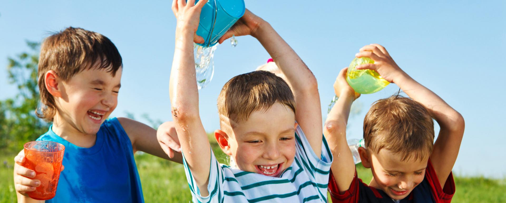 Śmigus-dyngus – zabawa czy nietakt? Gdzie leży granica dobrego smaku?