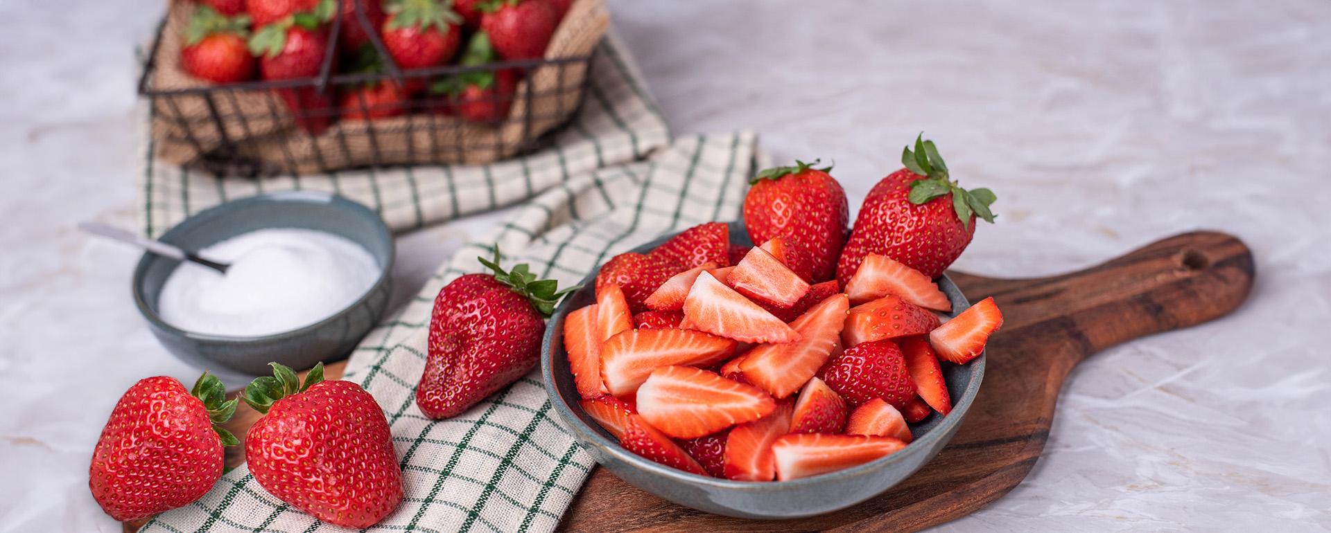 Sztuka Prezentacji: Stylizacja potraw z truskawkami