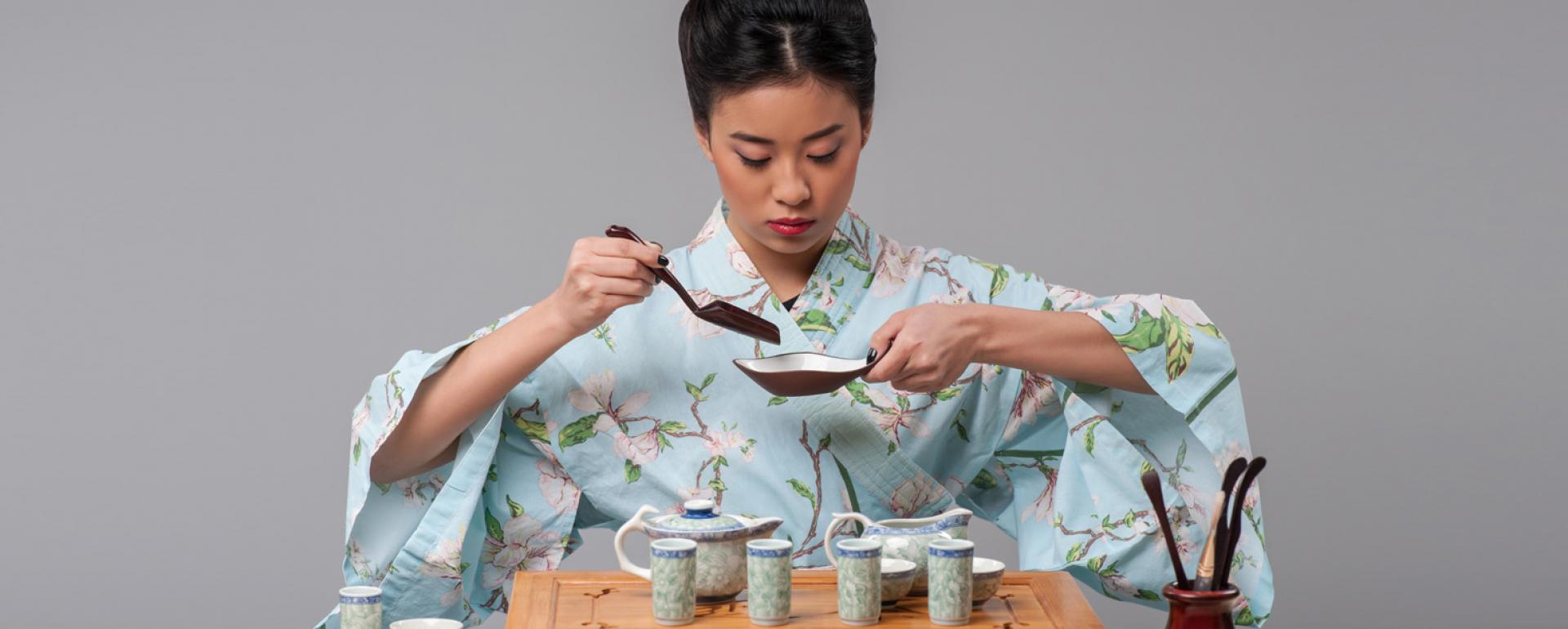 Gdy naczynie staje się bohaterem: niezwykłe sposoby parzenia herbat i kaw ze świata