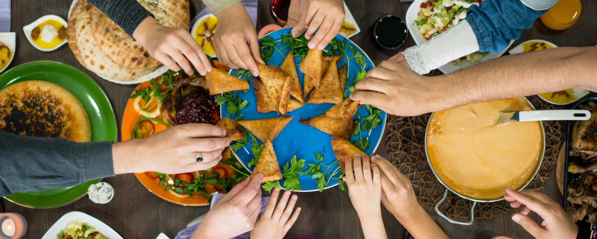 O zachowaniu przy stole. Dziesięć przykazań